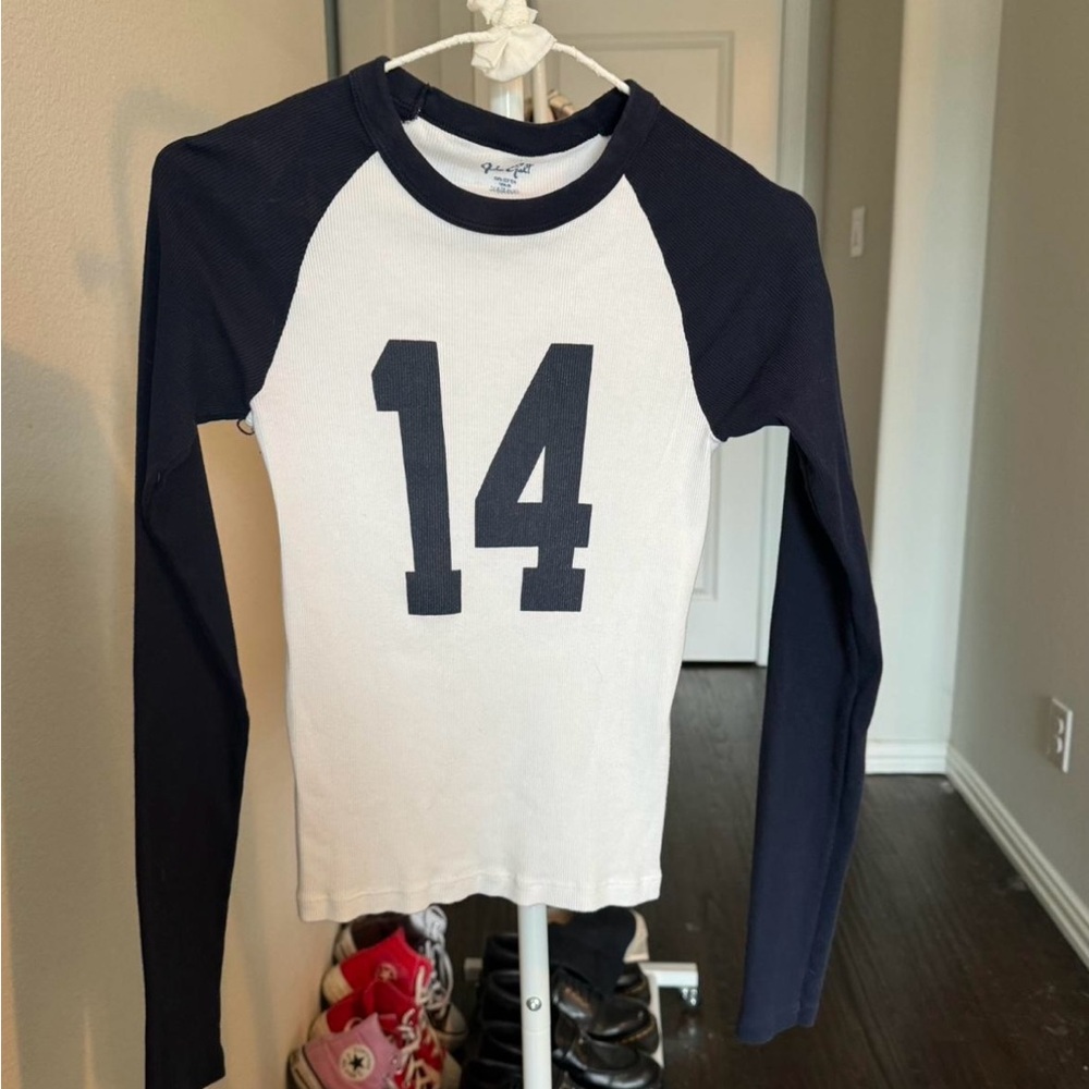 brandy melville long sleeve 14 tee